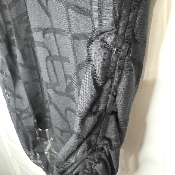 DKNY Abstract Black Blouse - Picture 2 of 8